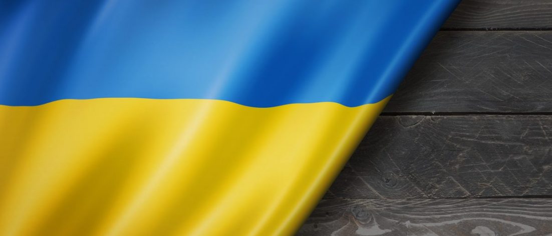 Flaga Ukrainy na ciemnym tle